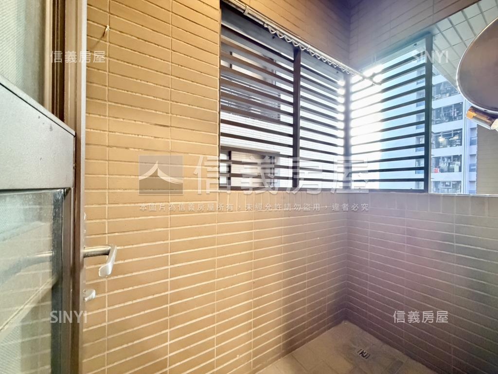 多城Ｍ屋況美兩房平車房屋室內格局與周邊環境