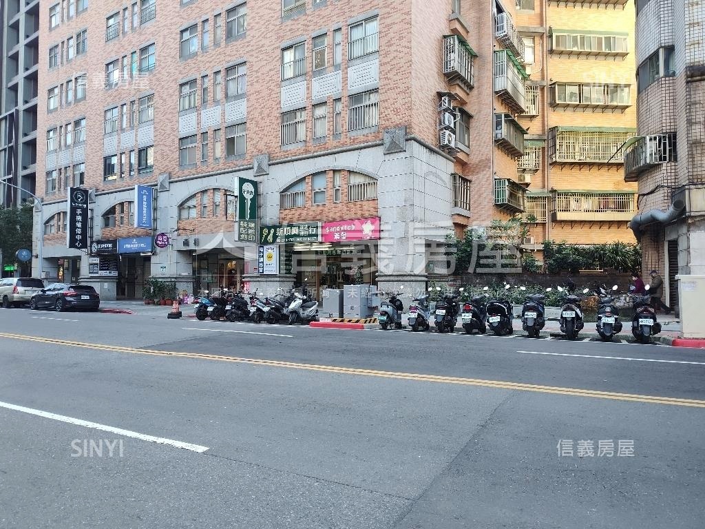 新店人潮稀有釋出店面房屋室內格局與周邊環境