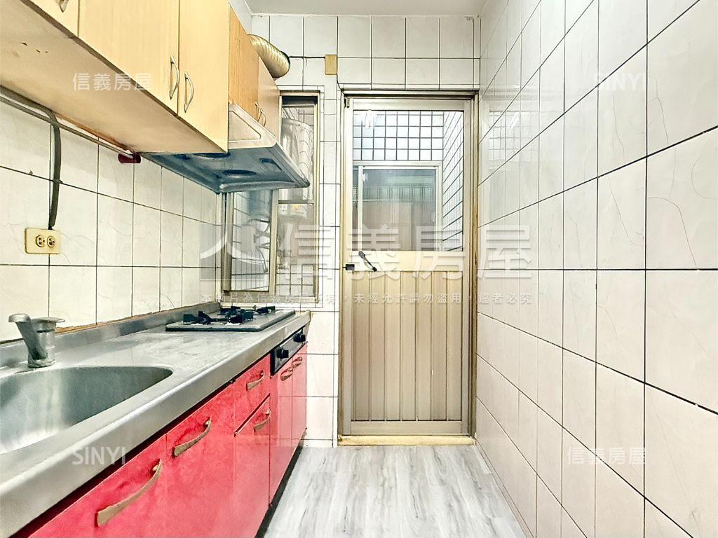 楠梓德賢路結市黃金店住房屋室內格局與周邊環境