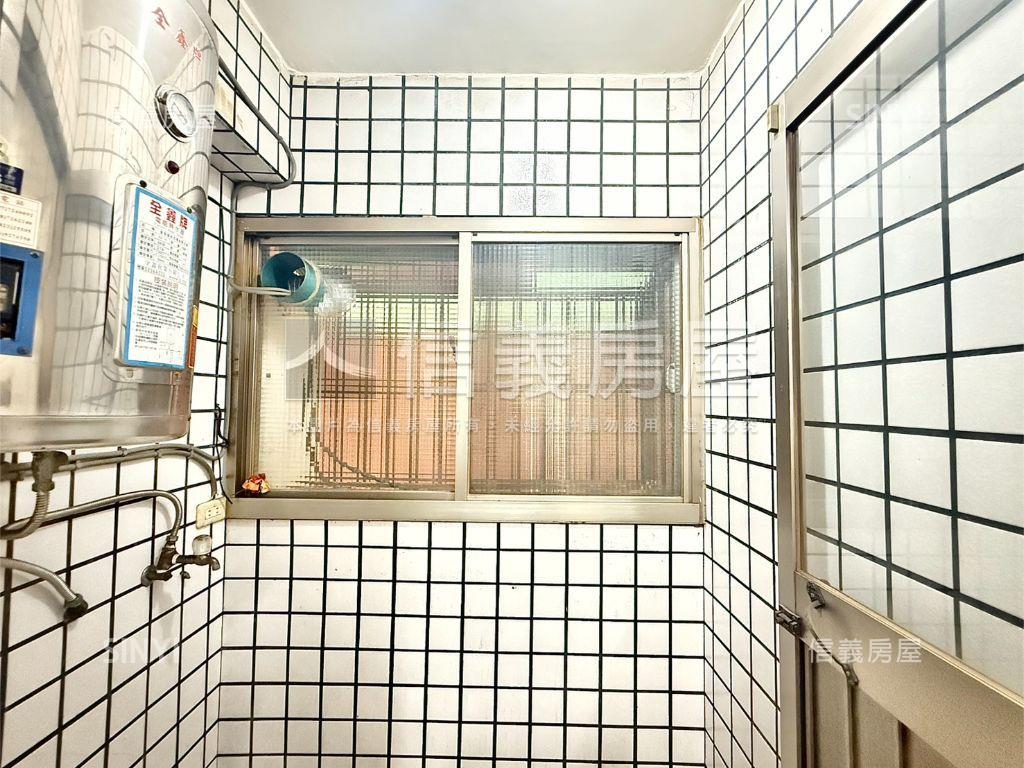 楠梓德賢路結市黃金店住房屋室內格局與周邊環境