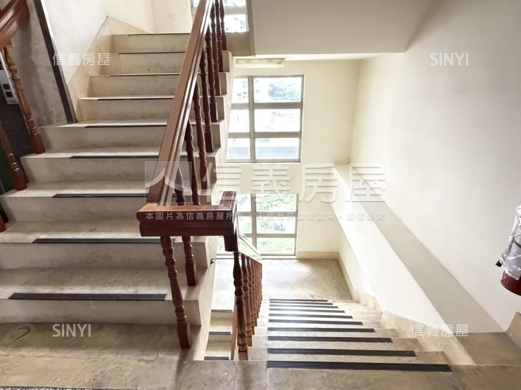 稀有珍寶挑高１＋１房房屋室內格局與周邊環境