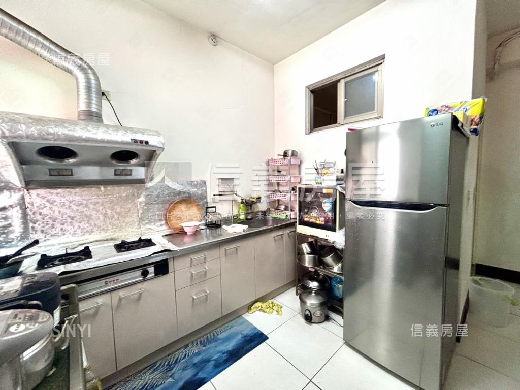 健行路朝南前後臨路透店房屋室內格局與周邊環境