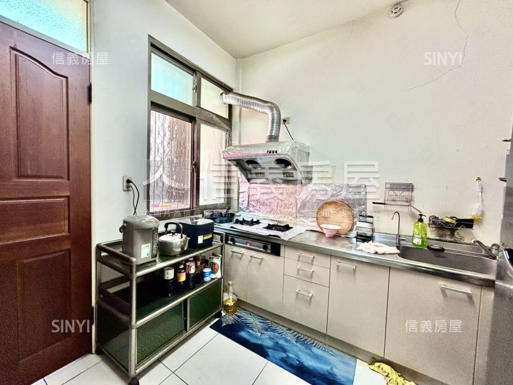 健行路朝南前後臨路透店房屋室內格局與周邊環境