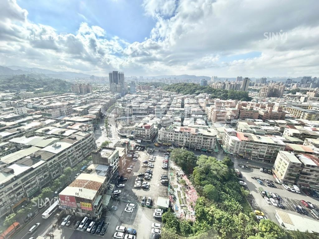 近萬大線捷運景觀三房房屋室內格局與周邊環境