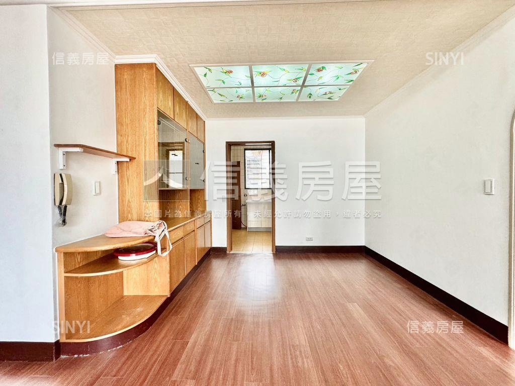 區公所方正採光大空間房屋室內格局與周邊環境
