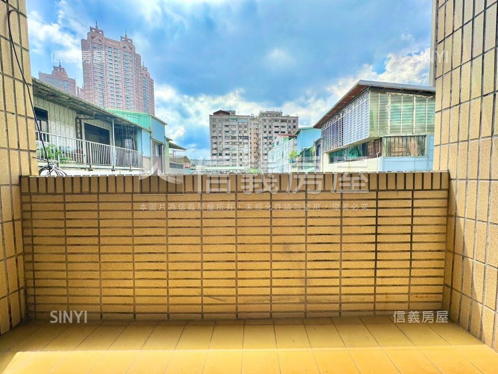 區公所方正採光大空間房屋室內格局與周邊環境