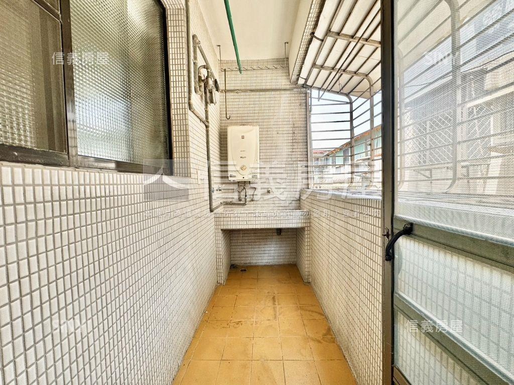 區公所方正採光大空間房屋室內格局與周邊環境