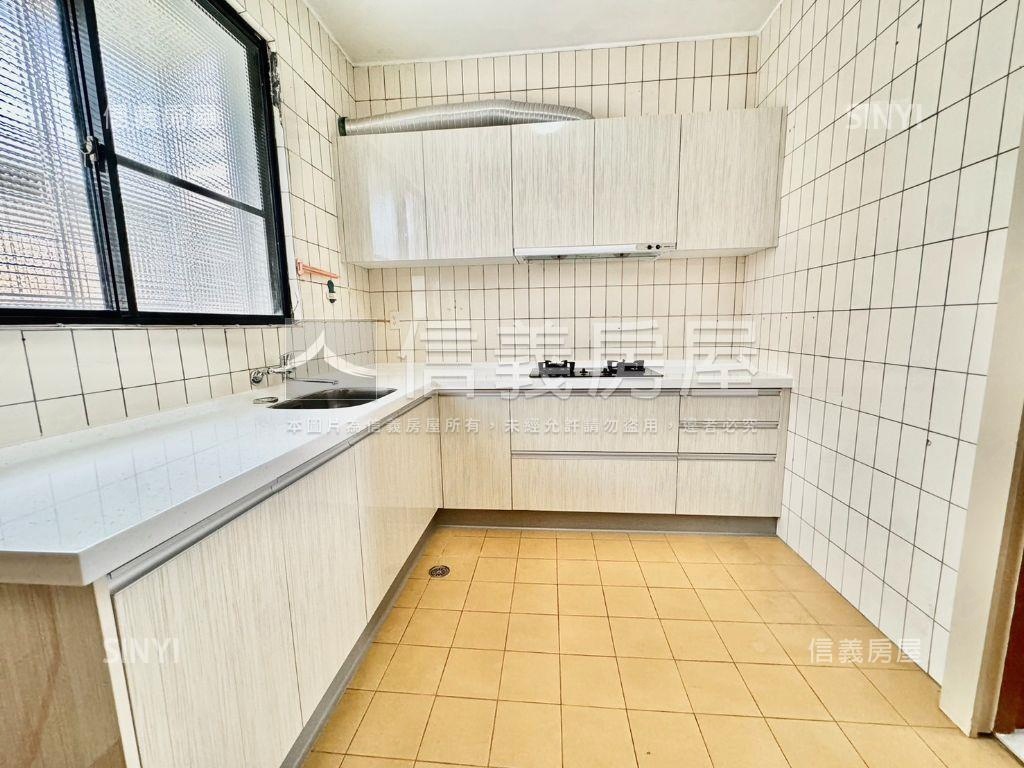 區公所方正採光大空間房屋室內格局與周邊環境
