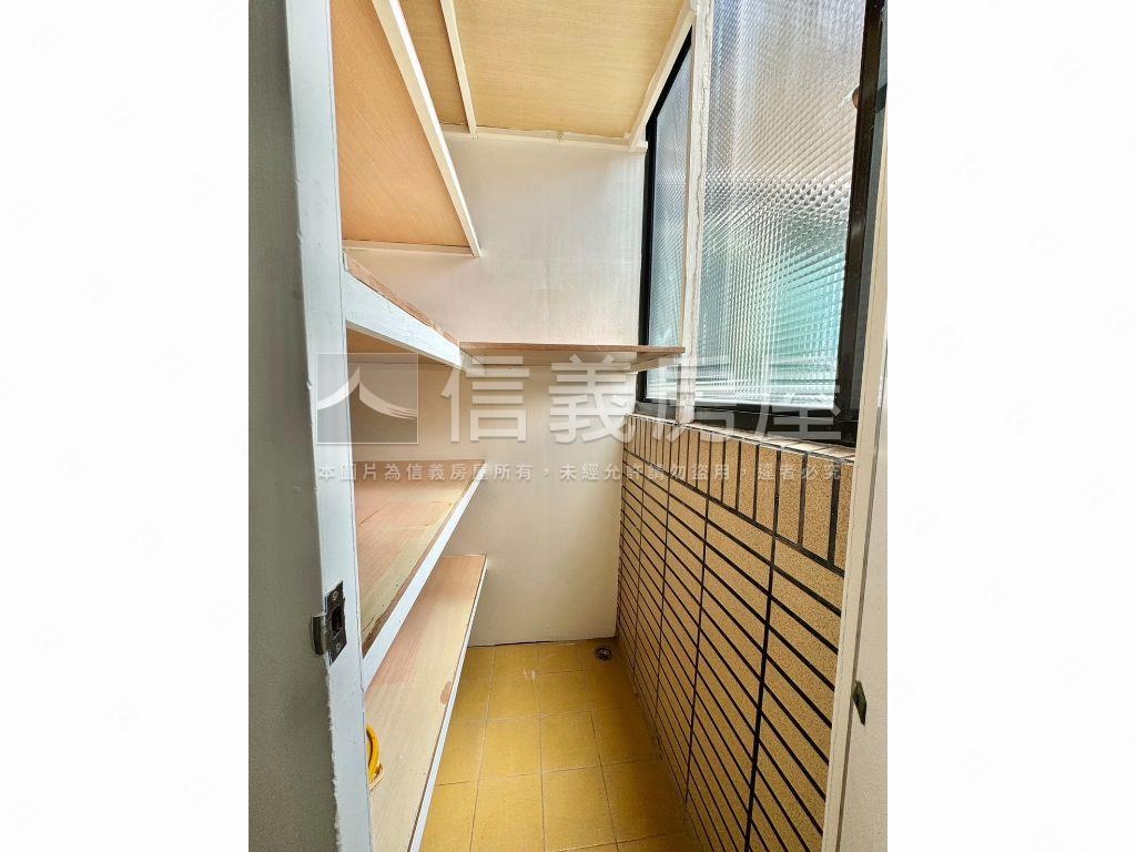 區公所方正採光大空間房屋室內格局與周邊環境