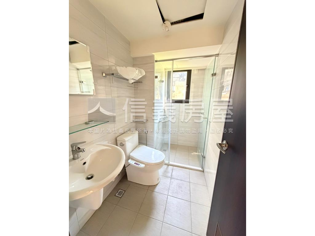 １２淳四房雙車位Ａ房屋室內格局與周邊環境