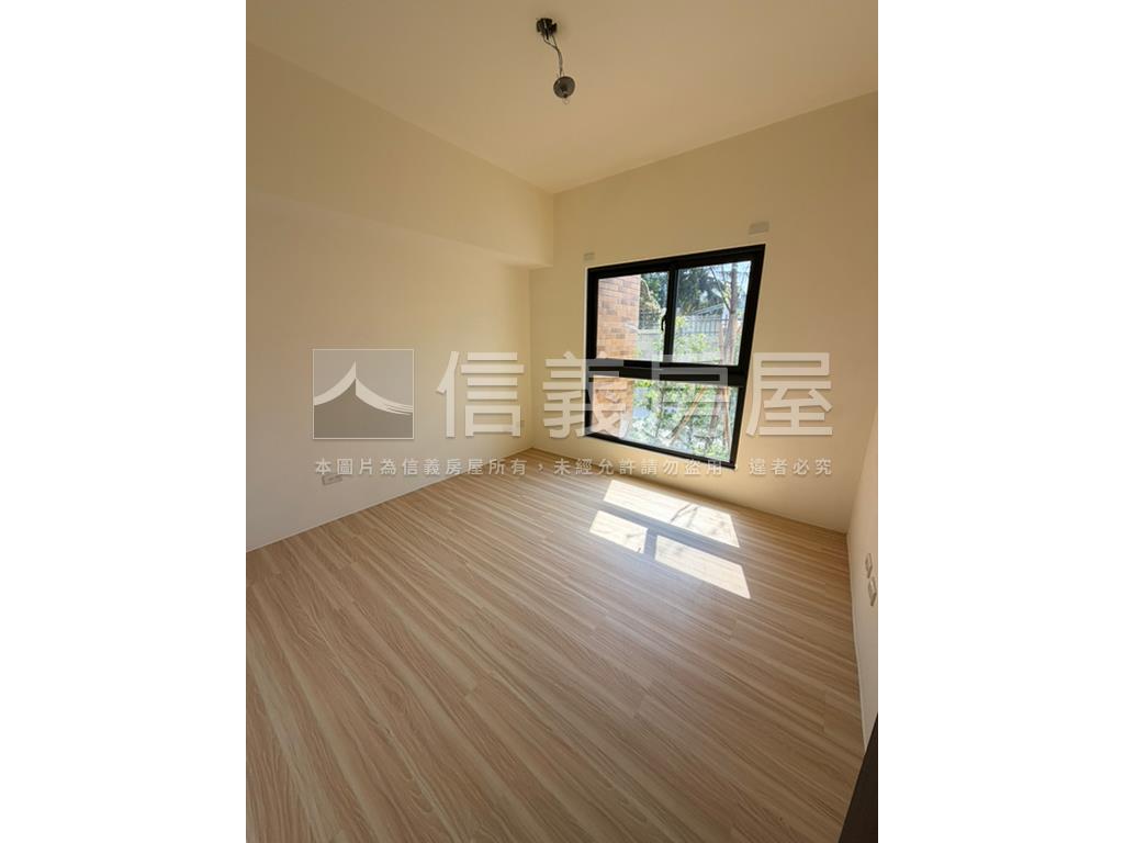 １２淳四房雙車位Ａ房屋室內格局與周邊環境