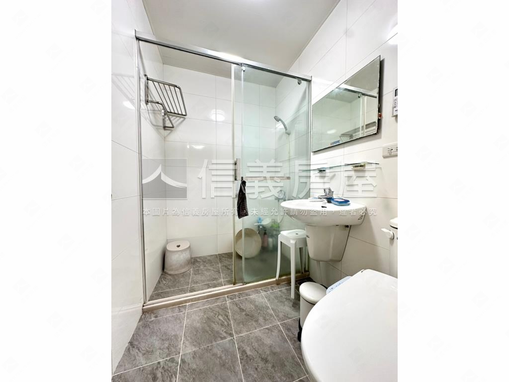 興豐公園旁美寓三樓房屋室內格局與周邊環境