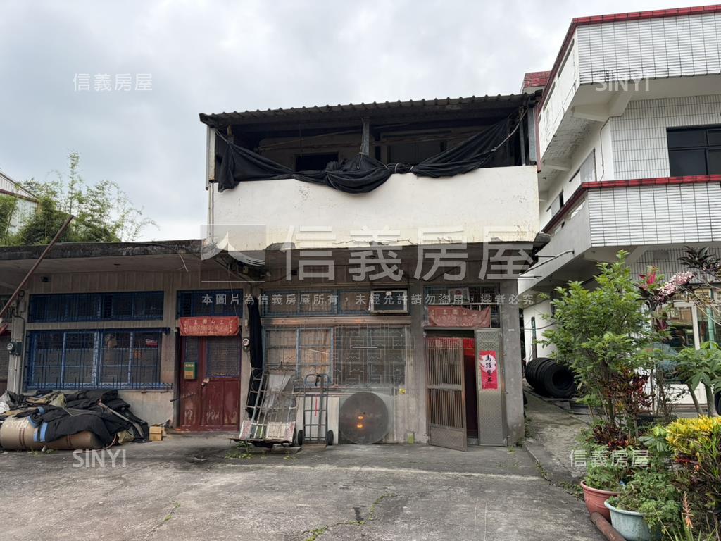 大馬路旁大地坪透天店面房屋室內格局與周邊環境