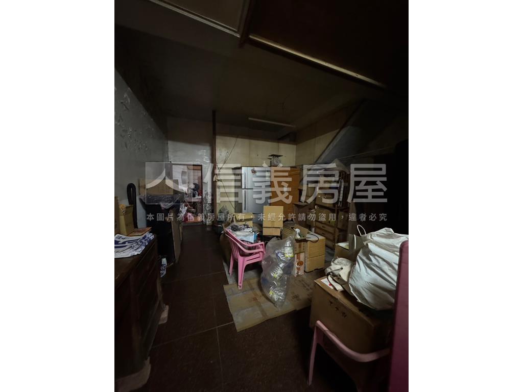 大馬路旁大地坪透天店面房屋室內格局與周邊環境