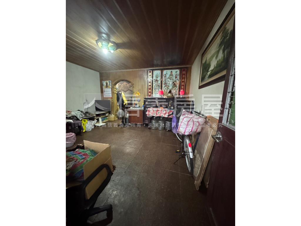 大馬路旁大地坪透天店面房屋室內格局與周邊環境