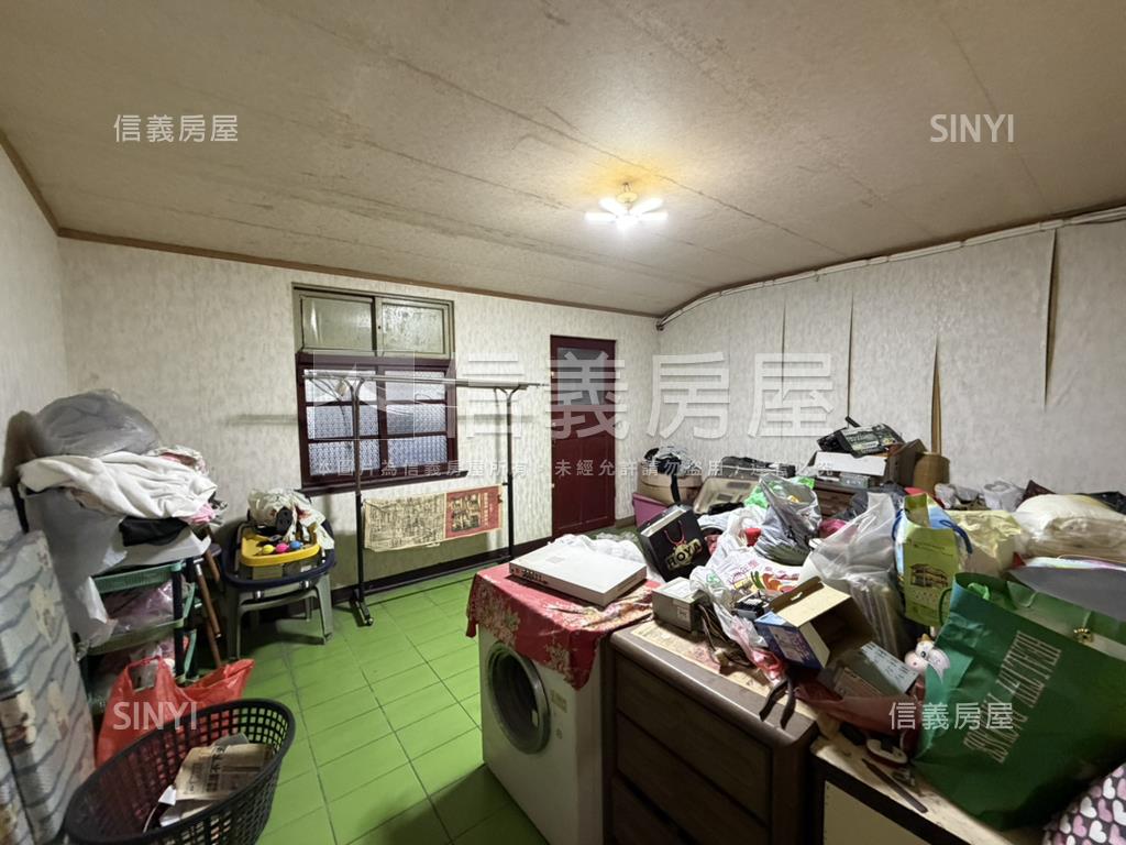 大馬路旁大地坪透天店面房屋室內格局與周邊環境