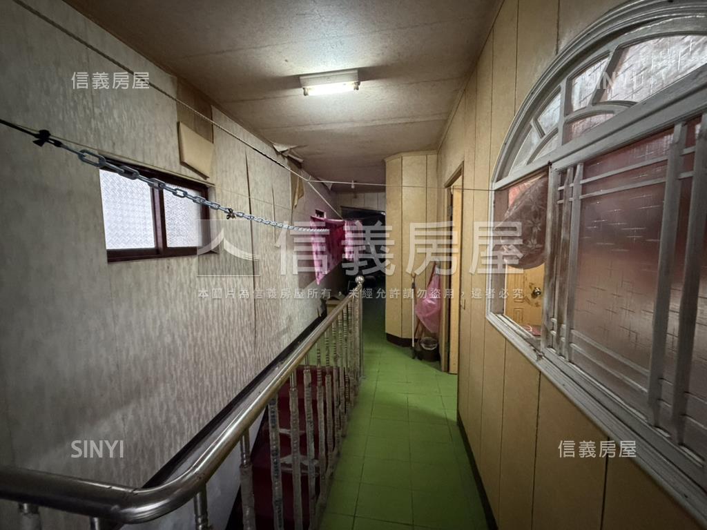 大馬路旁大地坪透天店面房屋室內格局與周邊環境