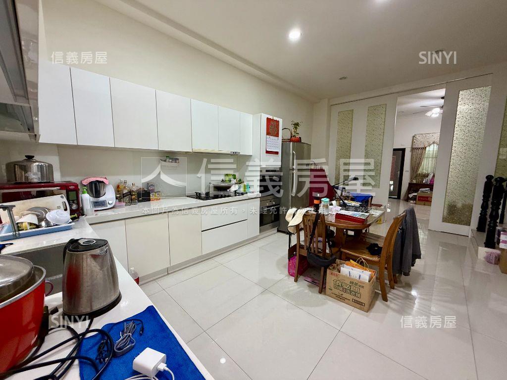 北屯佑崧４套房雙車別墅房屋室內格局與周邊環境