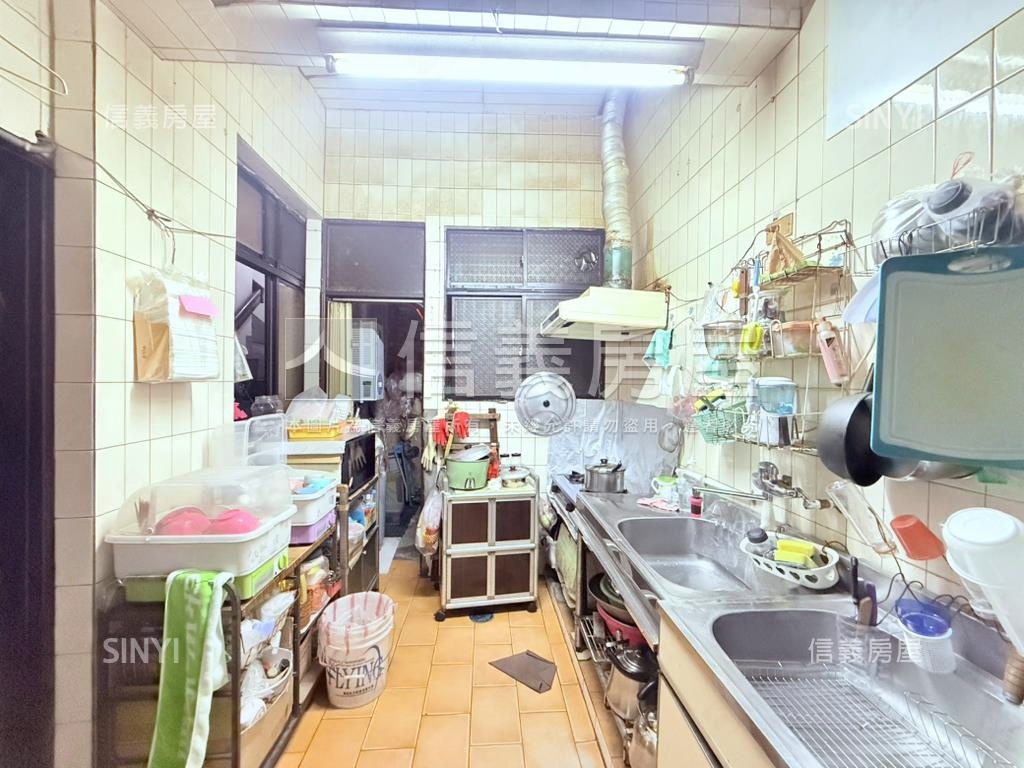 龜山自強西路大面寬店面Ａ房屋室內格局與周邊環境