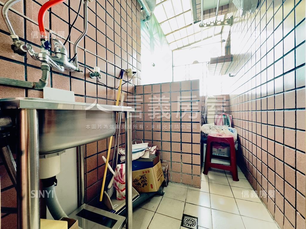 景安捷運維多利亞電梯兩房房屋室內格局與周邊環境