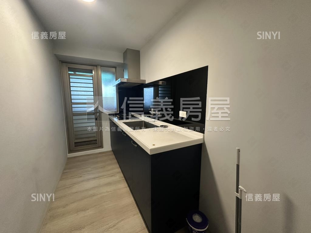 新案到～潤華大樓電梯三房房屋室內格局與周邊環境