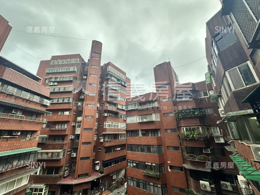 新案到～潤華大樓電梯三房房屋室內格局與周邊環境