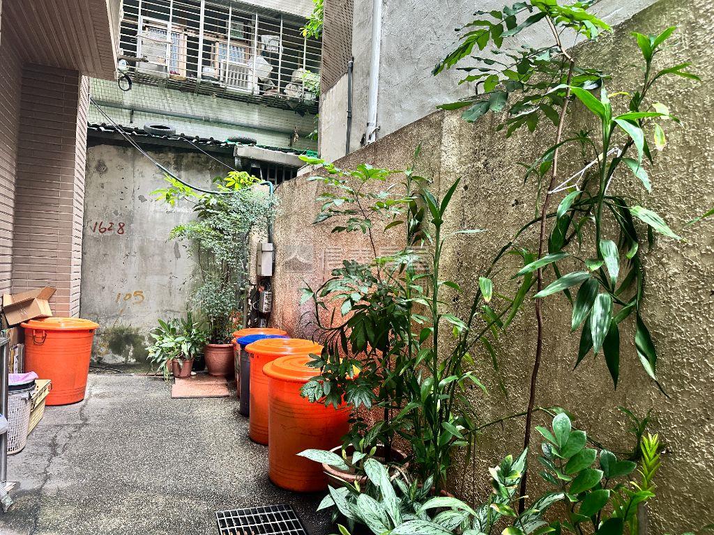 凱悅美妝附車位房屋室內格局與周邊環境
