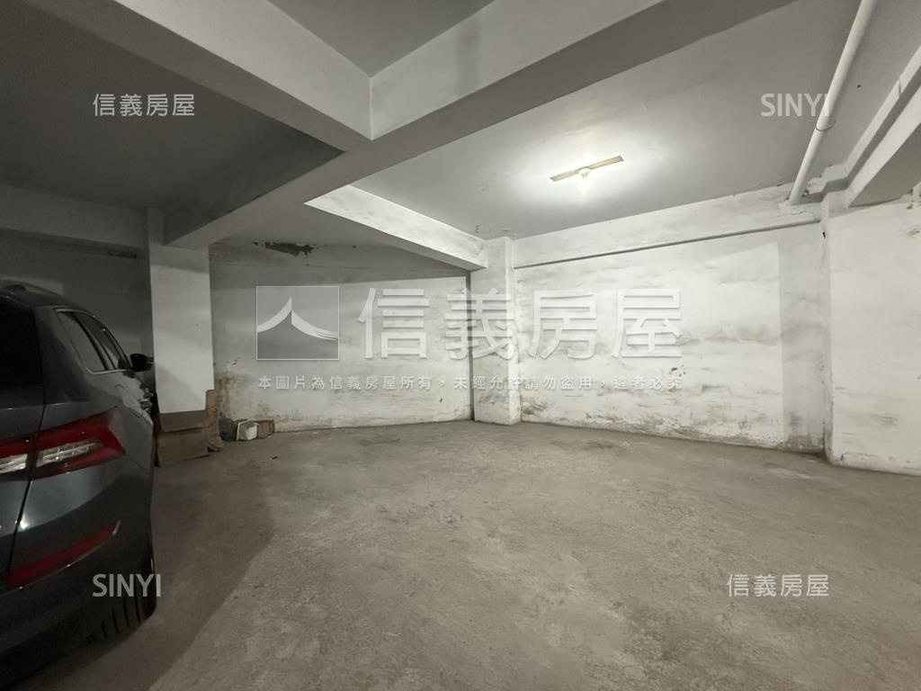 大面寬人潮濱江金店面房屋室內格局與周邊環境