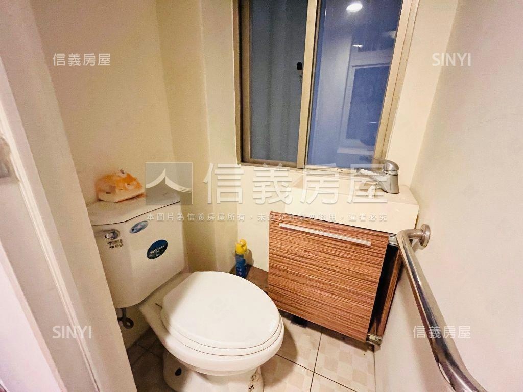 誠售南京東黃金３樓３房房屋室內格局與周邊環境