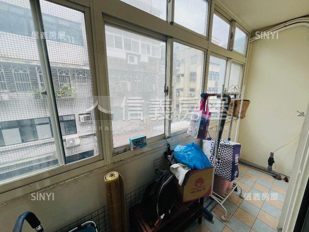 誠售南京東黃金３樓３房房屋室內格局與周邊環境