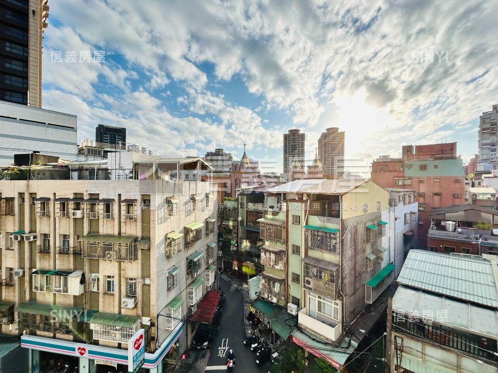 ５Ｆ古京雅筑挑高三米六房屋室內格局與周邊環境