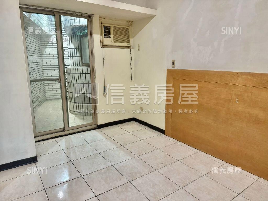 愛菲爾捷運三房稀有釋出房屋室內格局與周邊環境