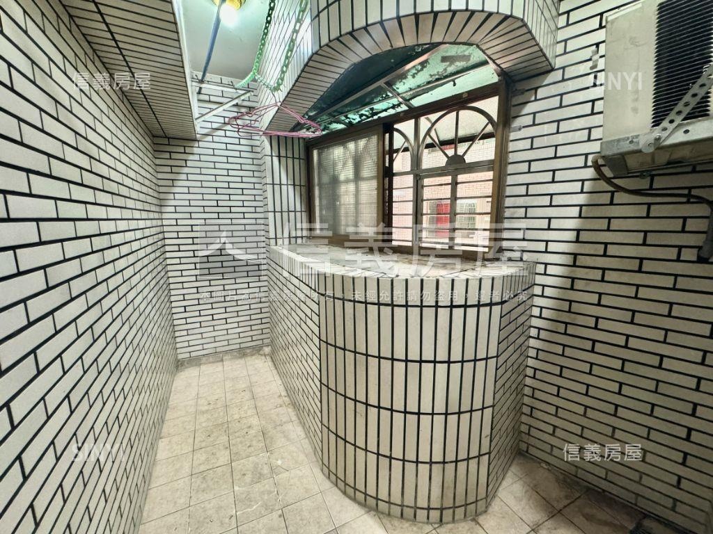 愛菲爾捷運三房稀有釋出房屋室內格局與周邊環境