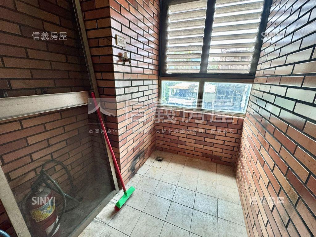 愛菲爾捷運三房稀有釋出房屋室內格局與周邊環境