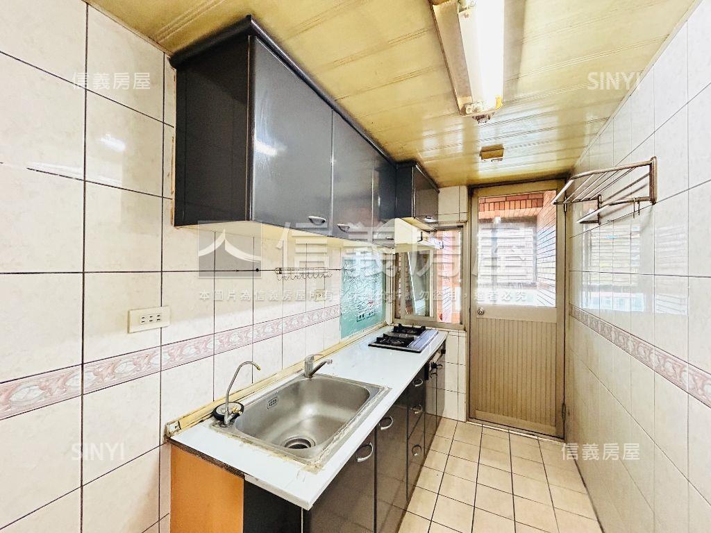 愛菲爾捷運三房稀有釋出房屋室內格局與周邊環境