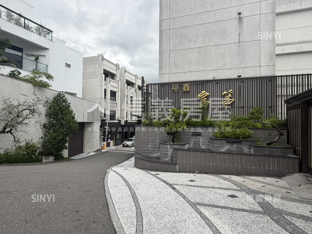 近７４大面寬孝親房別墅房屋室內格局與周邊環境