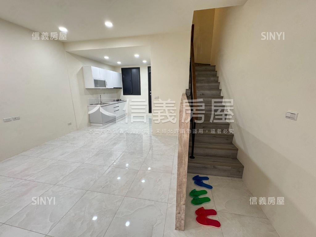 讚！逢甲四房車庫邊間別墅房屋室內格局與周邊環境