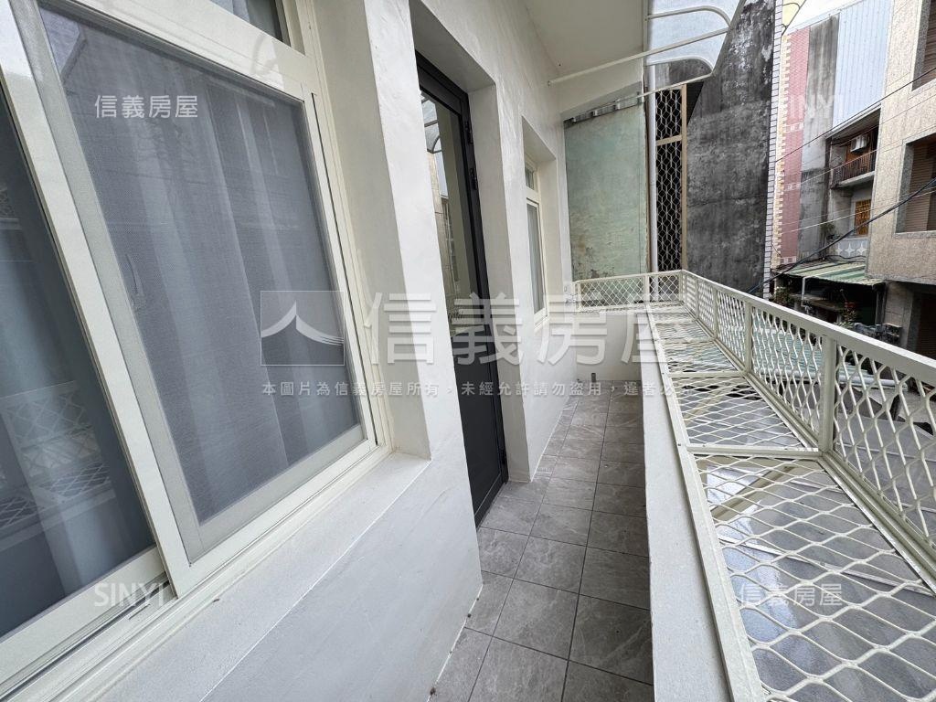 讚！逢甲四房車庫邊間別墅房屋室內格局與周邊環境