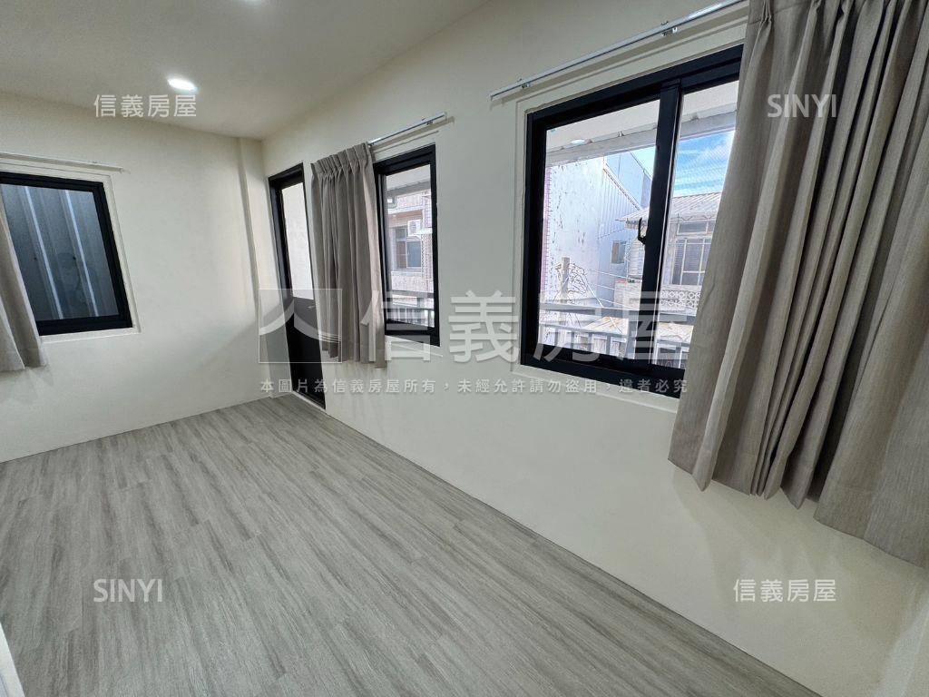 讚！逢甲四房車庫邊間別墅房屋室內格局與周邊環境