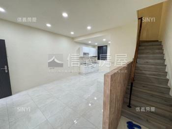 讚！逢甲四房車庫邊間別墅