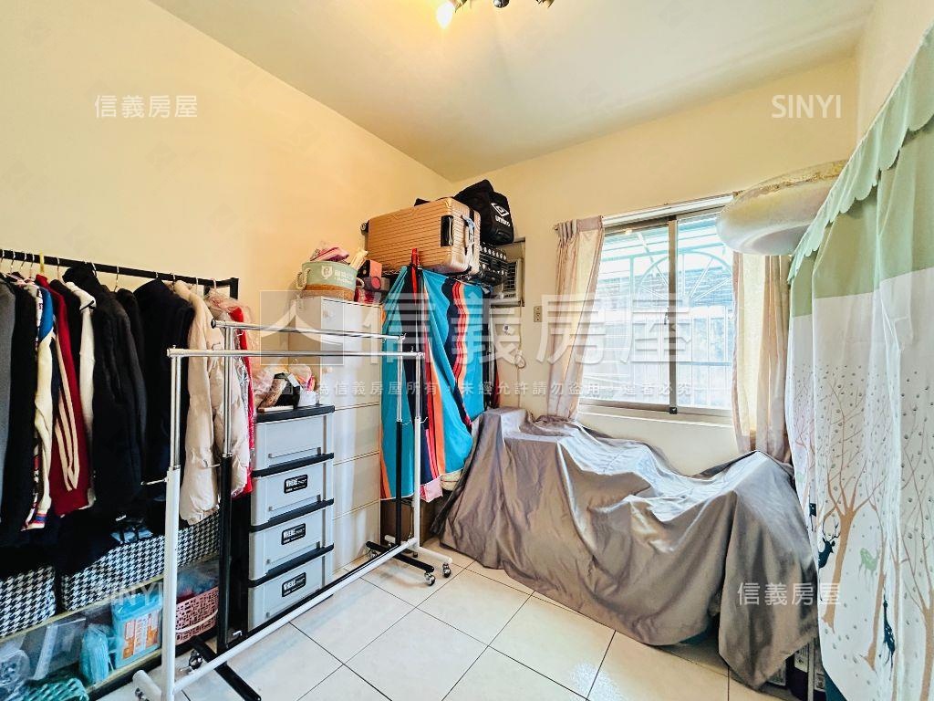 專任面中庭採光佳三房車位房屋室內格局與周邊環境