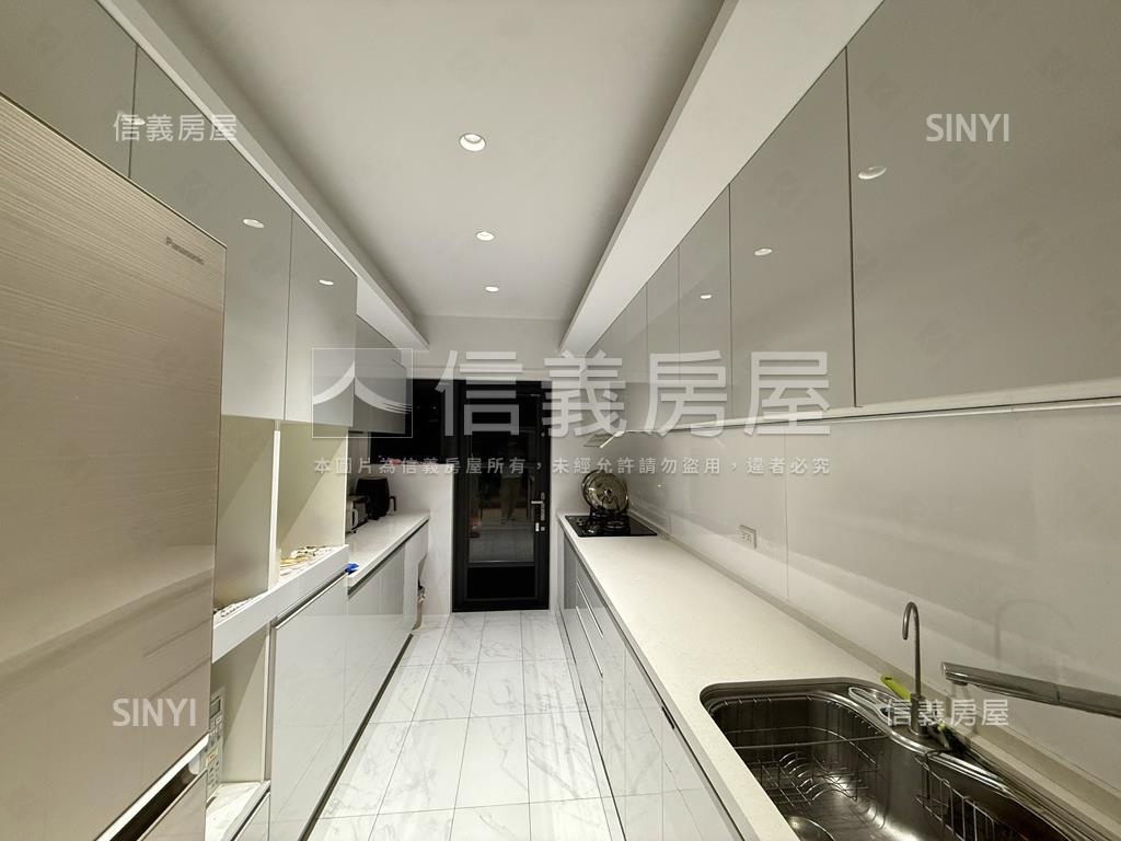 世紀雙星精品大三房房屋室內格局與周邊環境