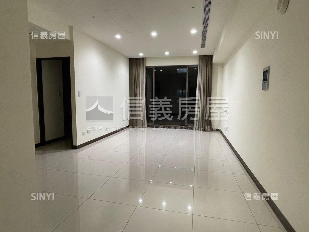 鴻築吾江次頂３房平面車位房屋室內格局與周邊環境