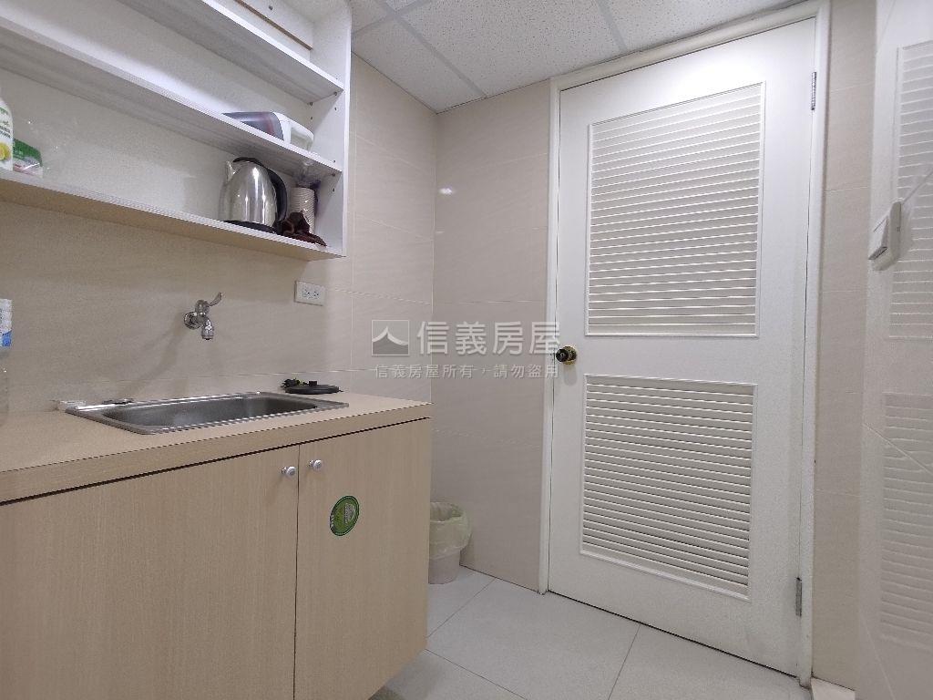 信義世貿管理美屋＋車位房屋室內格局與周邊環境