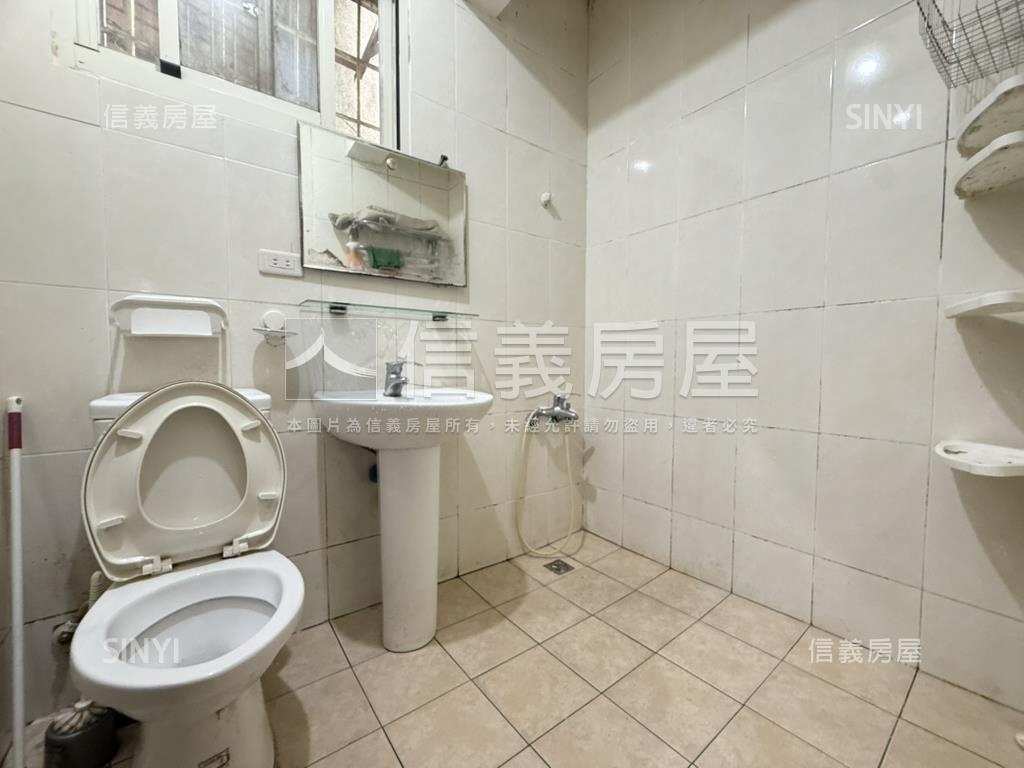 秀朗捷運亮麗三樓房屋室內格局與周邊環境