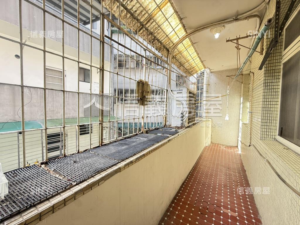 秀朗捷運亮麗三樓房屋室內格局與周邊環境