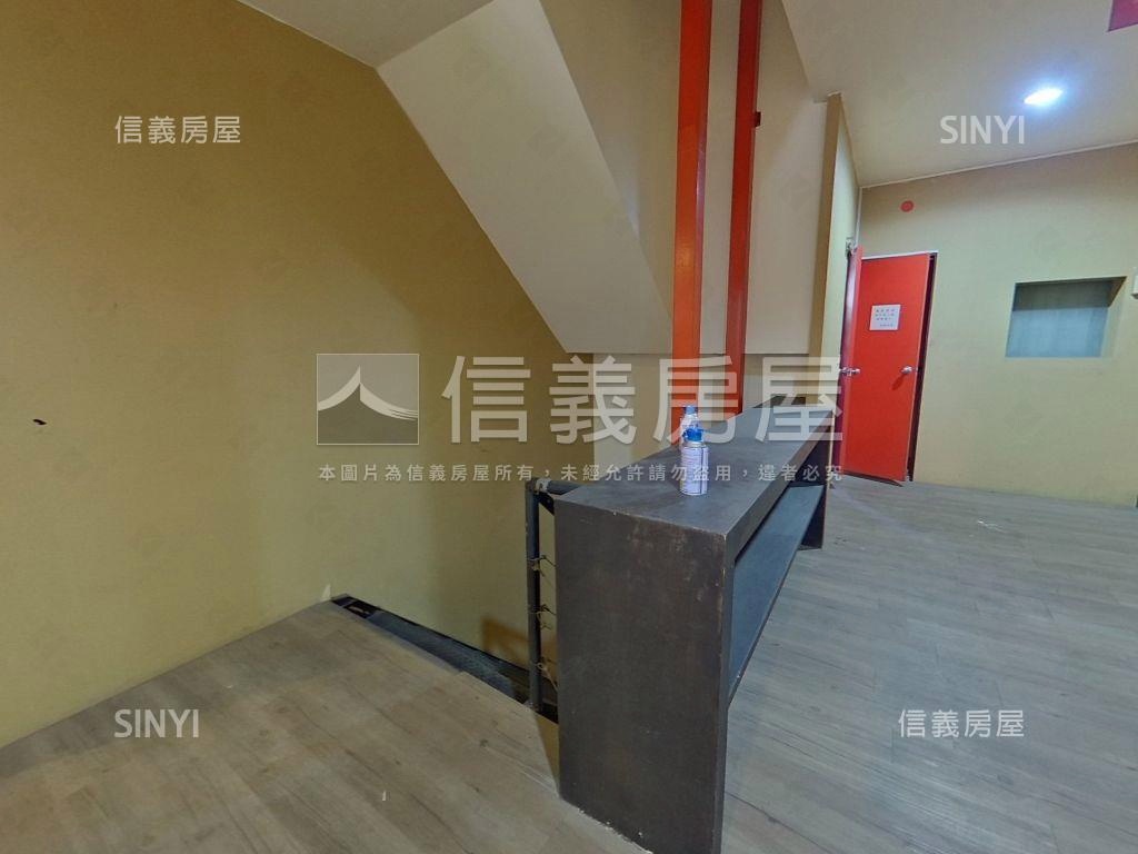 近捷運角間雙店面房屋室內格局與周邊環境
