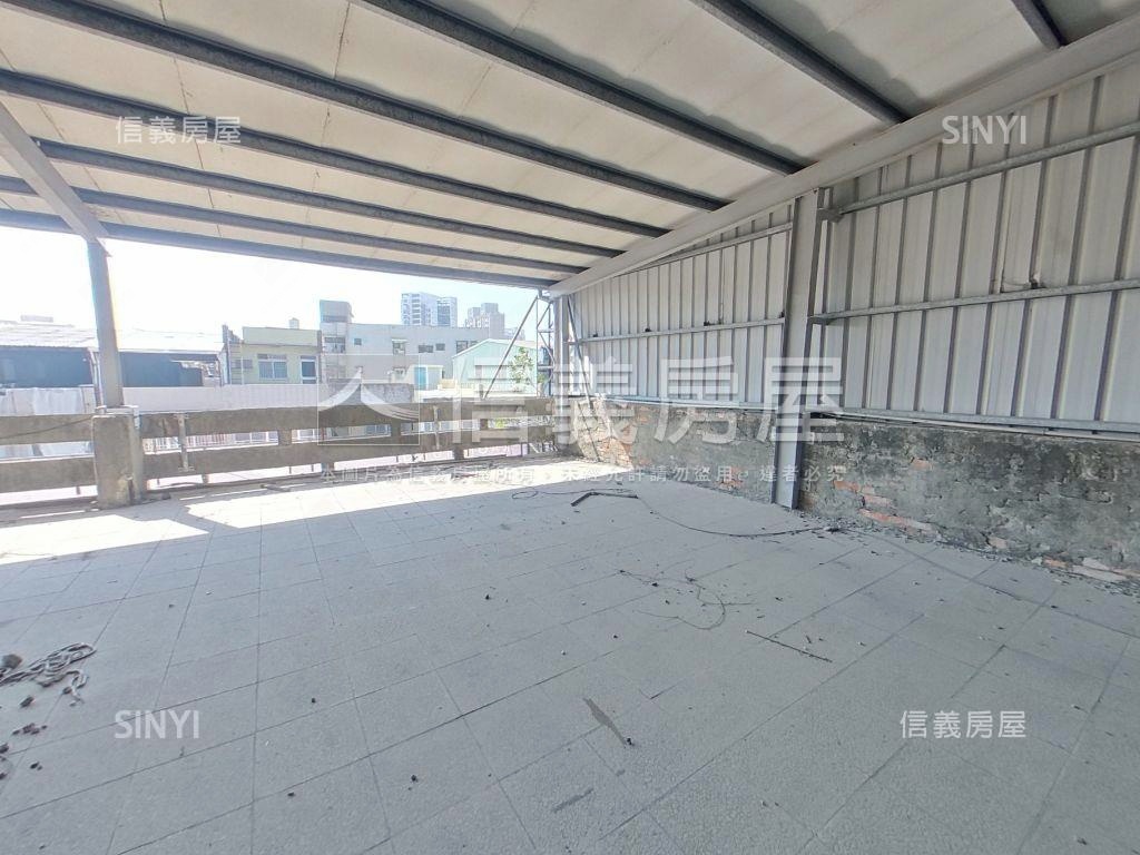 近捷運角間雙店面房屋室內格局與周邊環境