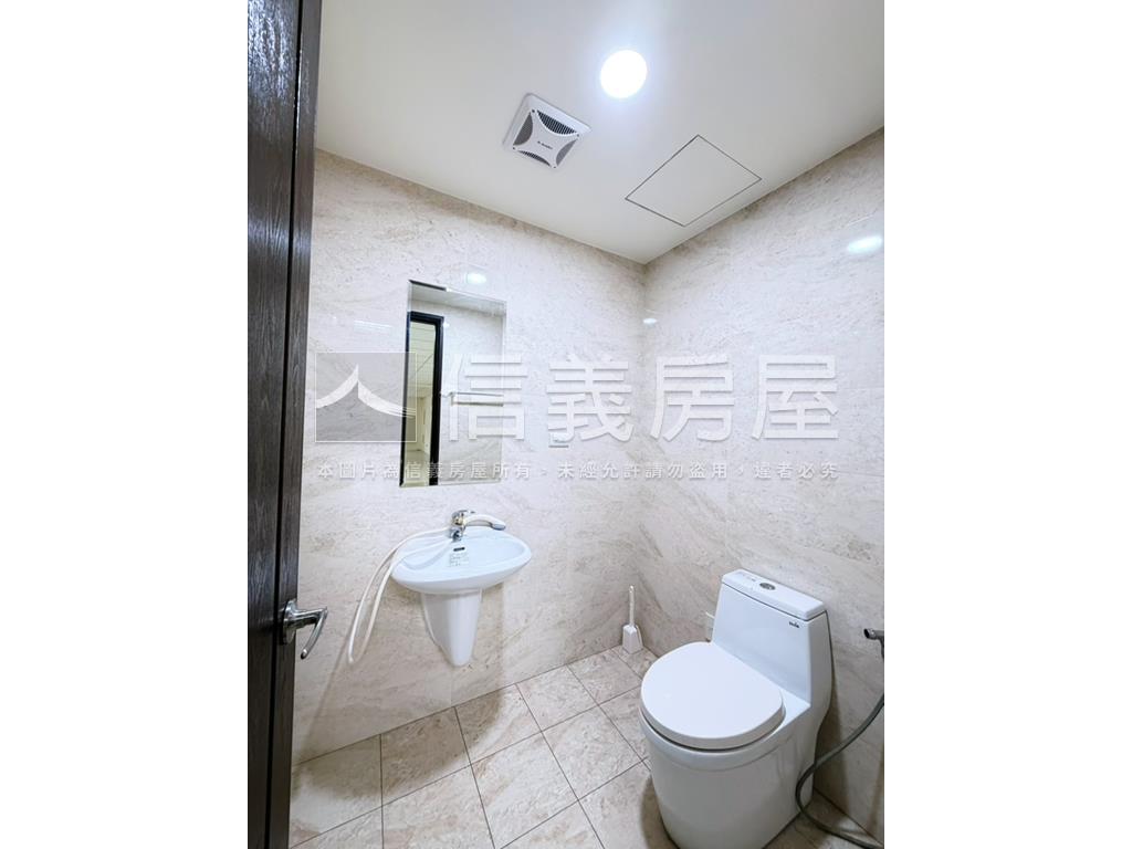 林維湖濱新綻店面Ｅ房屋室內格局與周邊環境