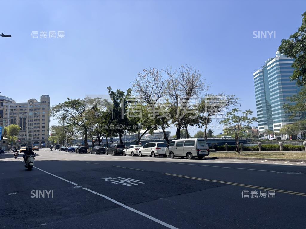 愛河首排。豪景大坪店霸房屋室內格局與周邊環境